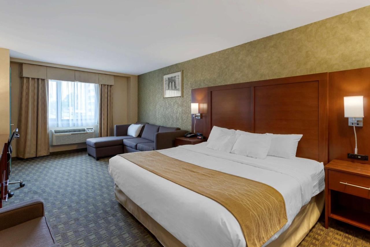 Comfort Inn Brooklyn New York Exterior photo
