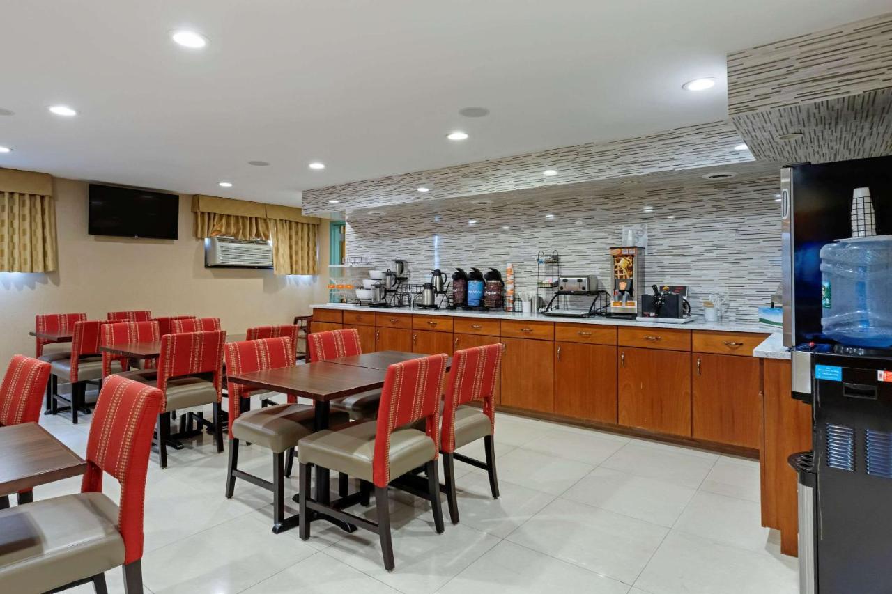 Comfort Inn Brooklyn New York Exterior photo