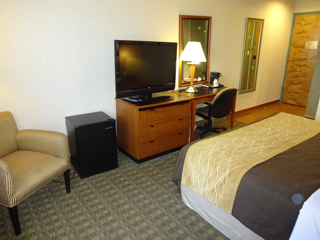 Comfort Inn Brooklyn New York Exterior photo